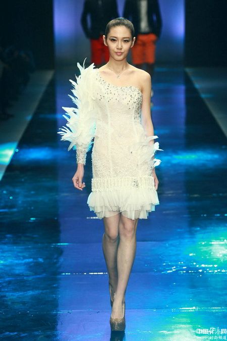 马克·蝶丽奥娜2013婚礼服发布会